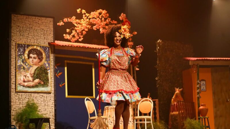 “Catirina – Uma Viagem pelo Folclore e Contos de Fadas” leva humor, música e cultura maranhense ao Teatro Arthur Azevedo