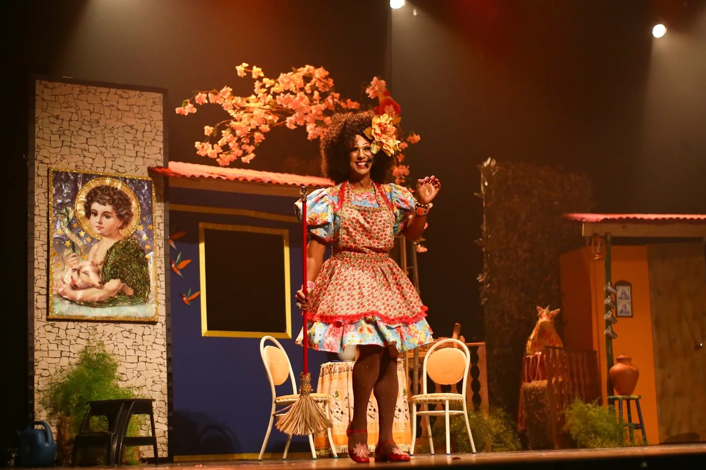 “Catirina – Uma Viagem pelo Folclore e Contos de Fadas” leva humor, música e cultura maranhense ao Teatro Arthur Azevedo